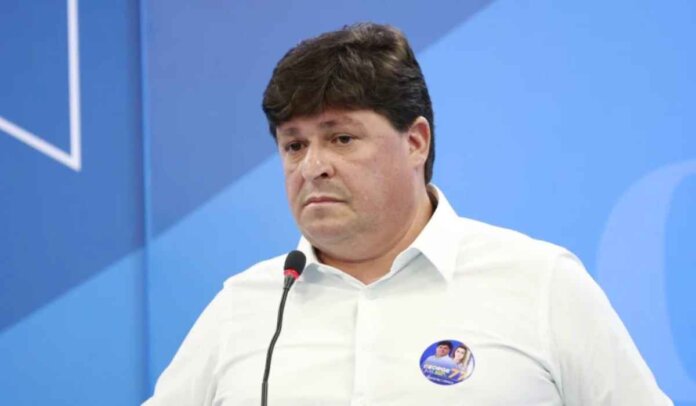 “Chupa para ver se sai leite”, diz candidato em debate