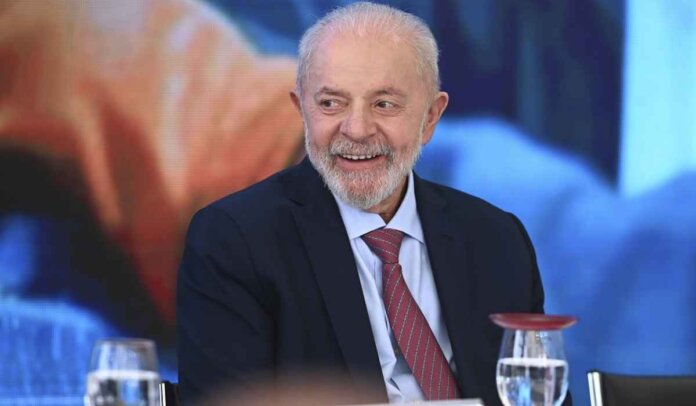 Lula é favorito para 2026 com 32% das intenções de voto, mas maioria rejeita nova candidatura