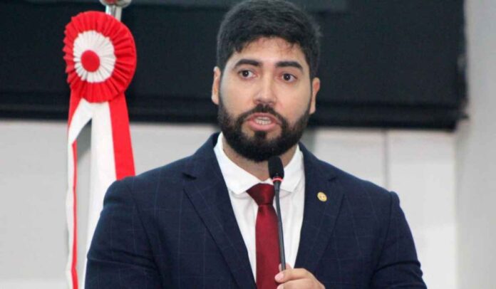 Deputado Adriano Coelho propõe e Alepa aprova cartilha de prevenção a crimes sexuais na internet