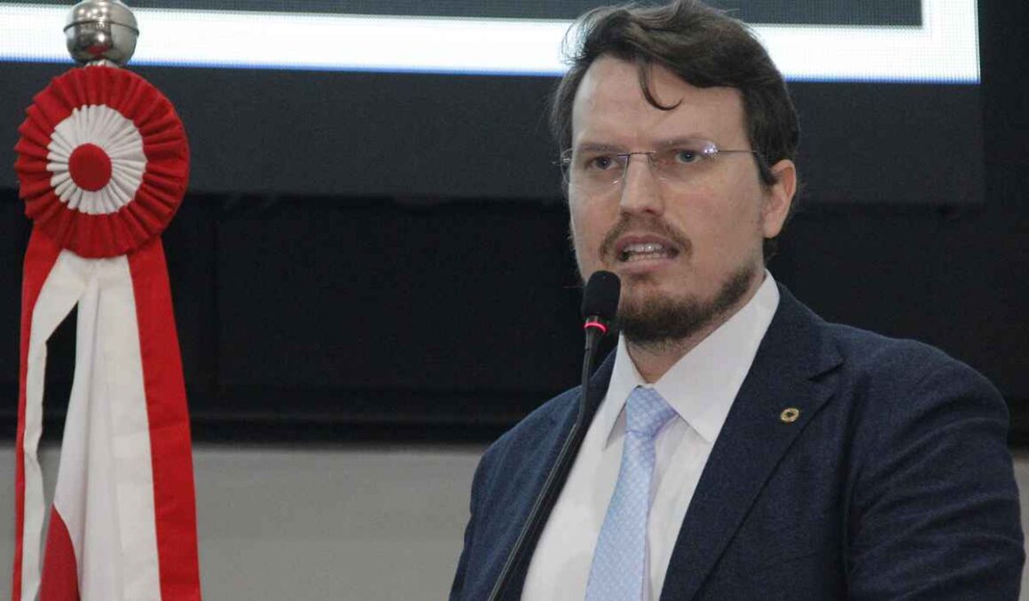 Deputado Dirceu Ten Caten participa da Expo Favela Brasil 2024 em São Paulo
