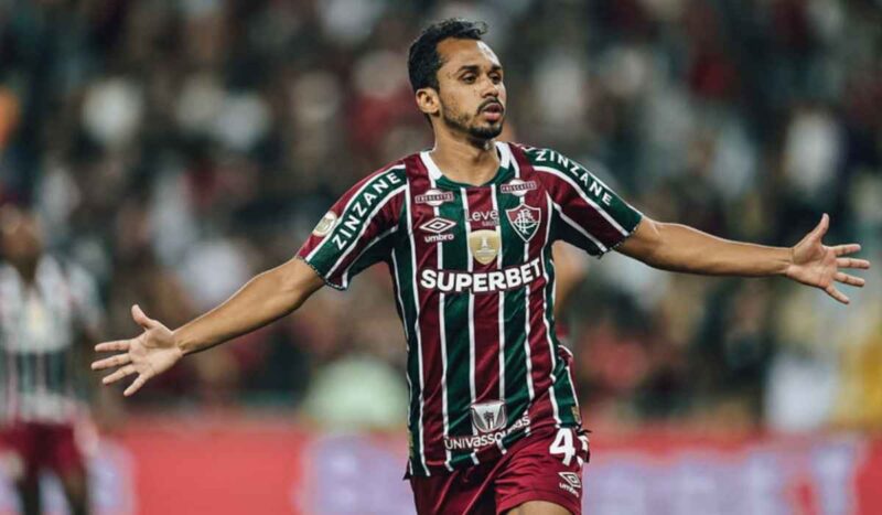 Fluminense vence o Flamengo por 2 a 0 e se afasta da zona de rebaixamento no Brasileirão