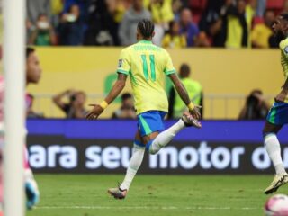 Brasil brilha em casa e goleia Peru por 4 a 0 nas Eliminatórias da Copa do Mundo