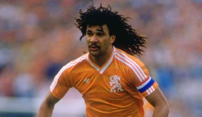 Atacante Ruud Gullit, um CRAQUE HOLANDÊS