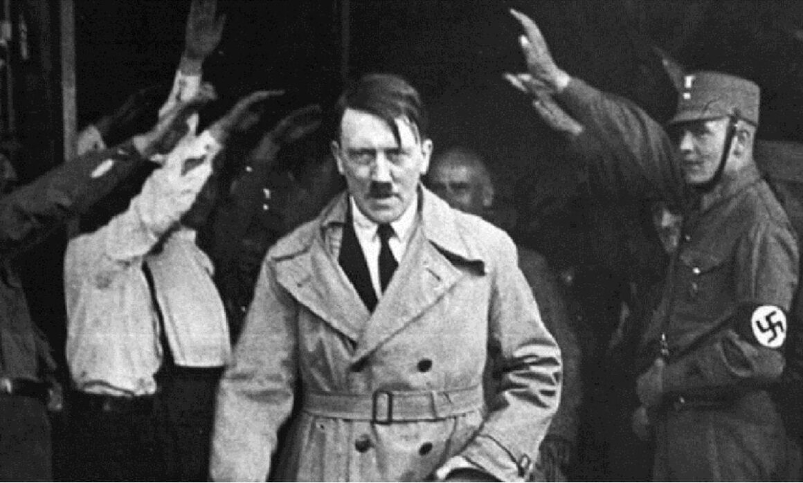 “Mein Kampf” (Minha Luta): livro autobiográfico e ideológico por Adolf Hitler "Mein Kampf" (Minha Luta): livro autobiográfico e ideológico por Adolf Hitler