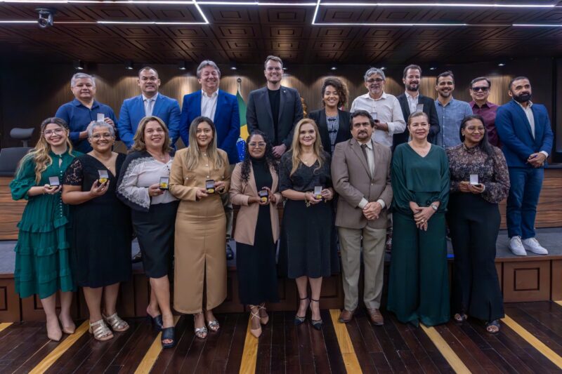 Alepa realiza Sessão Solene para homenagear educadores com a Comenda de Honra ao Mérito Educação