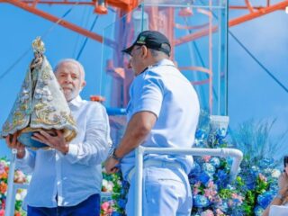 Presidente Lula participa do Círio Fluvial em Belém neste sábado (12)