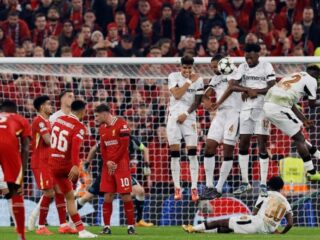 Liverpool goleia Bayer Leverkusen, com hat-trickna de Luis Diaz, pela Champions League