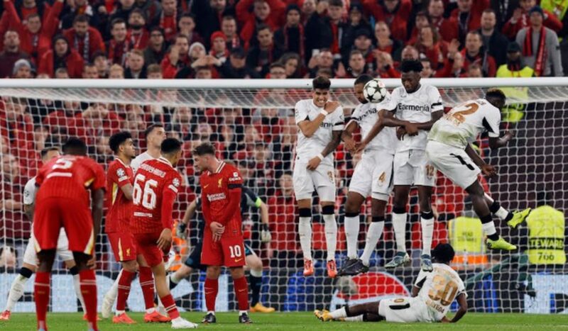 Liverpool goleia Bayer Leverkusen, com hat-trickna de Luis Diaz, pela Champions League