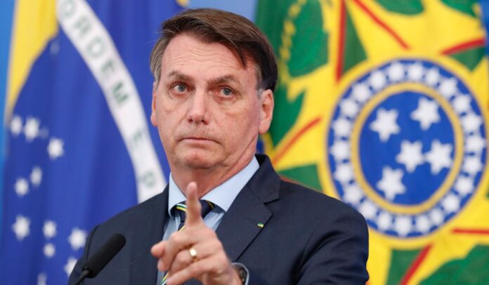 Texto Bolsonaro diz que vai pedir a Moraes autorização para ir à posse de Trump