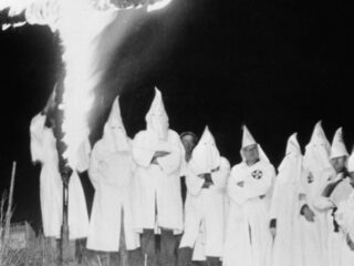 Ku Klux Klan (KKK): Símbolo do Supremacismo Branco nos EUA