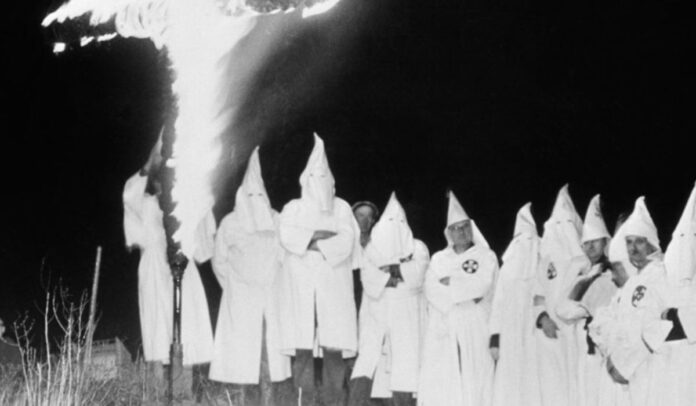 Ku Klux Klan (KKK): Símbolo do Supremacismo Branco nos EUA