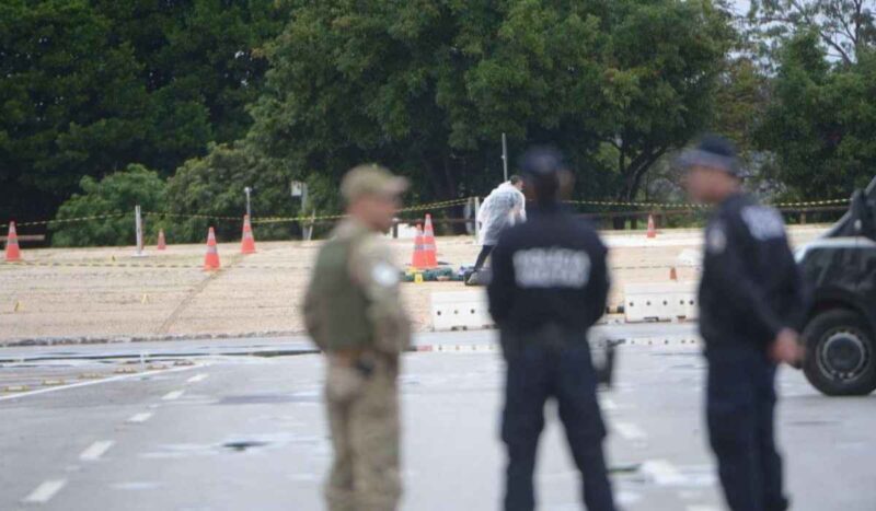 Após 12h, corpo do homem que morreu nas explosões no STF é retirado da praça