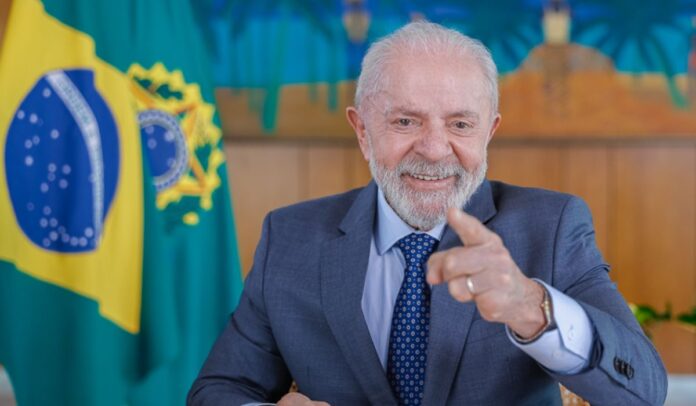 Presidente Lula é operado às pressas após sentir dores de cabeça