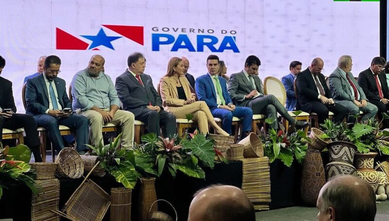 Prefeito Artemes Oliveira participa de simpósio do TCM-PA em Belém