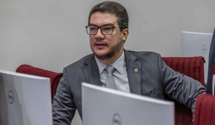 Ronie Silva "Sentimento de dever cumprido e o compromisso renovado", declara Ronie Silva