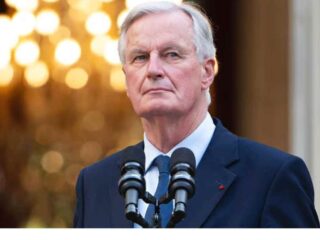 Parlamento da França destitui governo do primeiro-ministro Michel Barnier