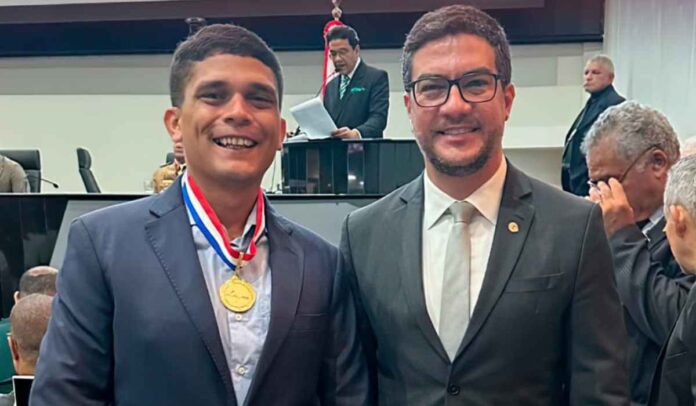 Ronie Silva entrega Medalha Mérito Cabanagem a prefeitos de Primavera e Santa Bárbara