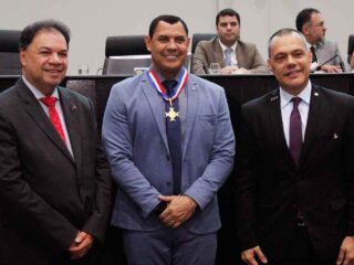 Deputado Coronel Neil homenageia Coronel Ulysses com duas honrarias na Alepa