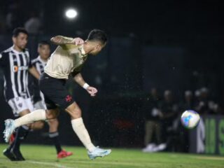 Vasco vence o Atlético-MG com gols de Vegetti e Coutinho em São Januário