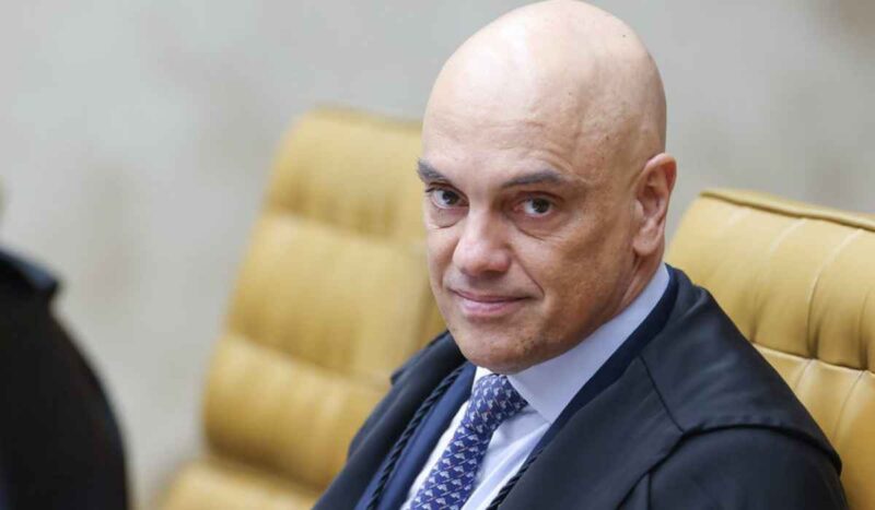 Redes sociais só vão operar no Brasil se respeitarem legislação, diz Moraes