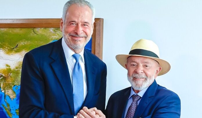 Presidente Lula anuncia André Corrêa do Lago como presidente da COP30 em Belém