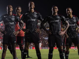 Flamengo atropela o Bangu com goleada de 5 x 0 no Carioca