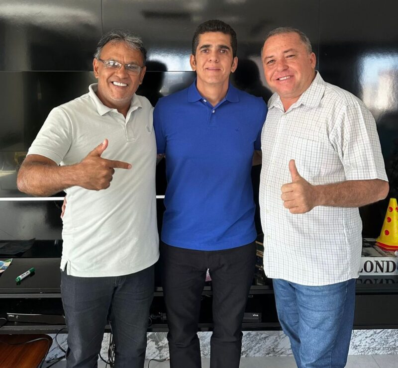 Vereador Edmar Ramos, deputado federal Antonio Doido e prefeito eleito, Eduardo Russinho / Foto: AP