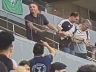 De "mito" a "vai ser preso": Bolsonaro é apoiado e vaiado em jogo de futebol