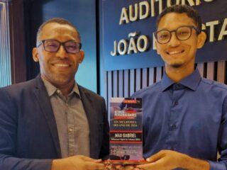 Max Gabriel recebe premiação "Influencer Revelação 2024" do Prêmio Business & Personalidades