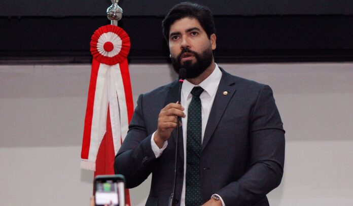 Adriano Coelho desmente fake news e reafirma candidatura a deputado federal pelo PDT