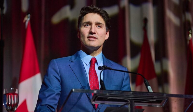 Em retaliação Justin Trudeau anuncia tarifas de 25% sobre produtos dos EUA