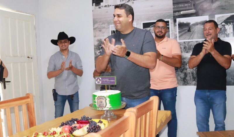 Presidente da Câmara Municipal de Tailândia, Pedro Clementino, celebra aniversário ao lado de aliados políticos