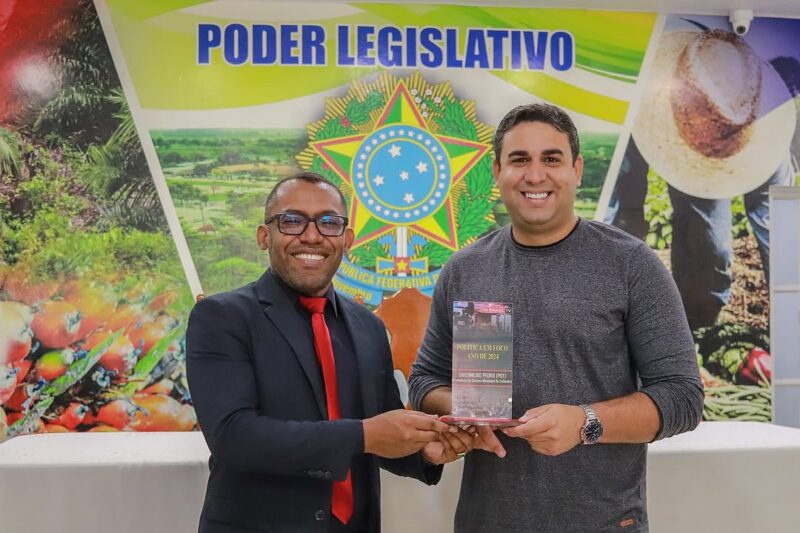 Presidente da Câmara Municipal de Tailândia, Pedro Clementino, celebra aniversário ao lado de aliados políticos