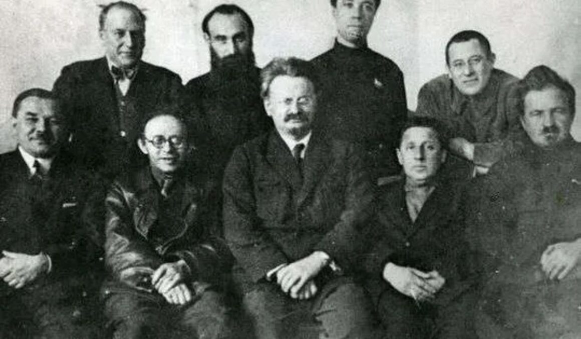 Comunistas contra Stalin: o massacre de uma geração