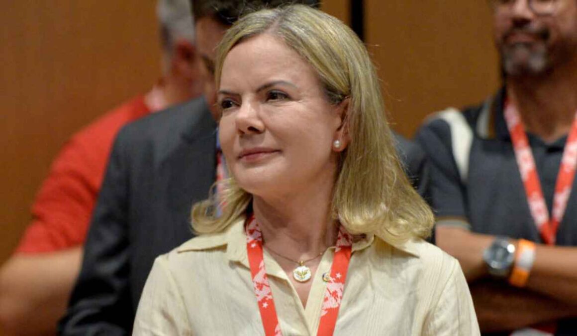 Ministra Gleisi Hoffmann critica governadores nas redes sociais: "fazendo oposição sistemática"