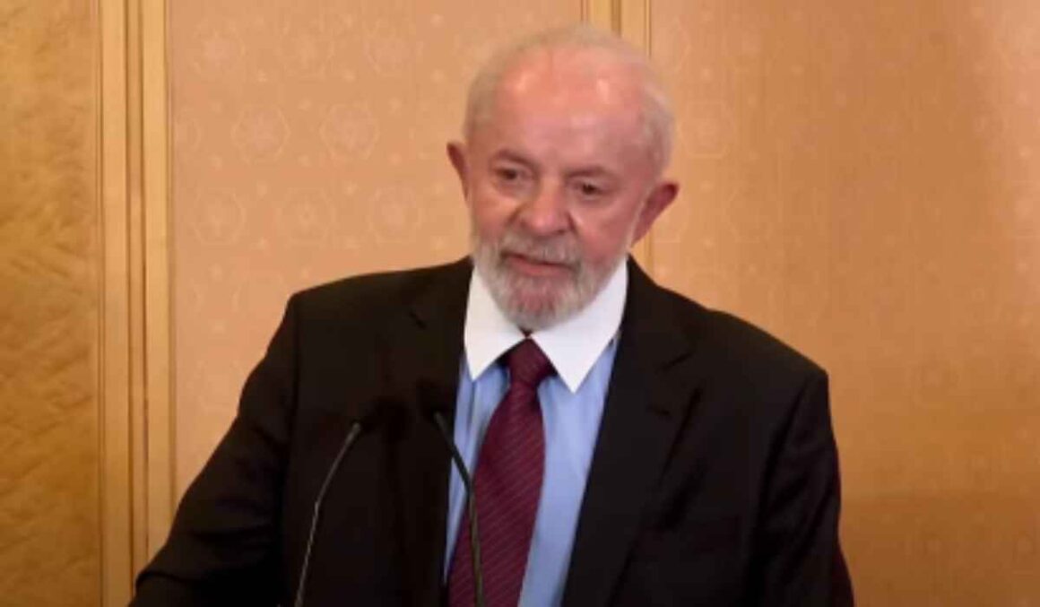 Em vez de chorar, caia na realidade, diz Lula sobre Bolsonaro virar réu no STF