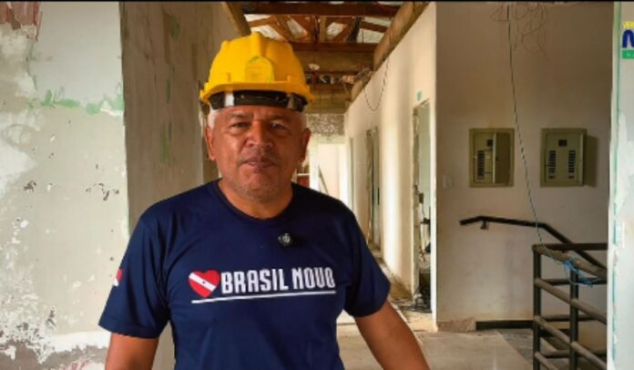 Vereador Aurino Martins acompanha obras de reforma da Prefeitura de Brasil Novo