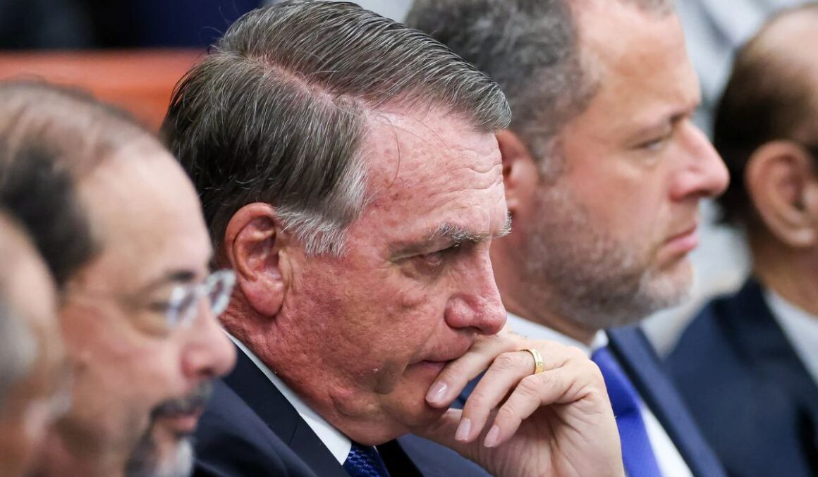 STF torna Bolsonaro réu por tentativa de golpe de Estado