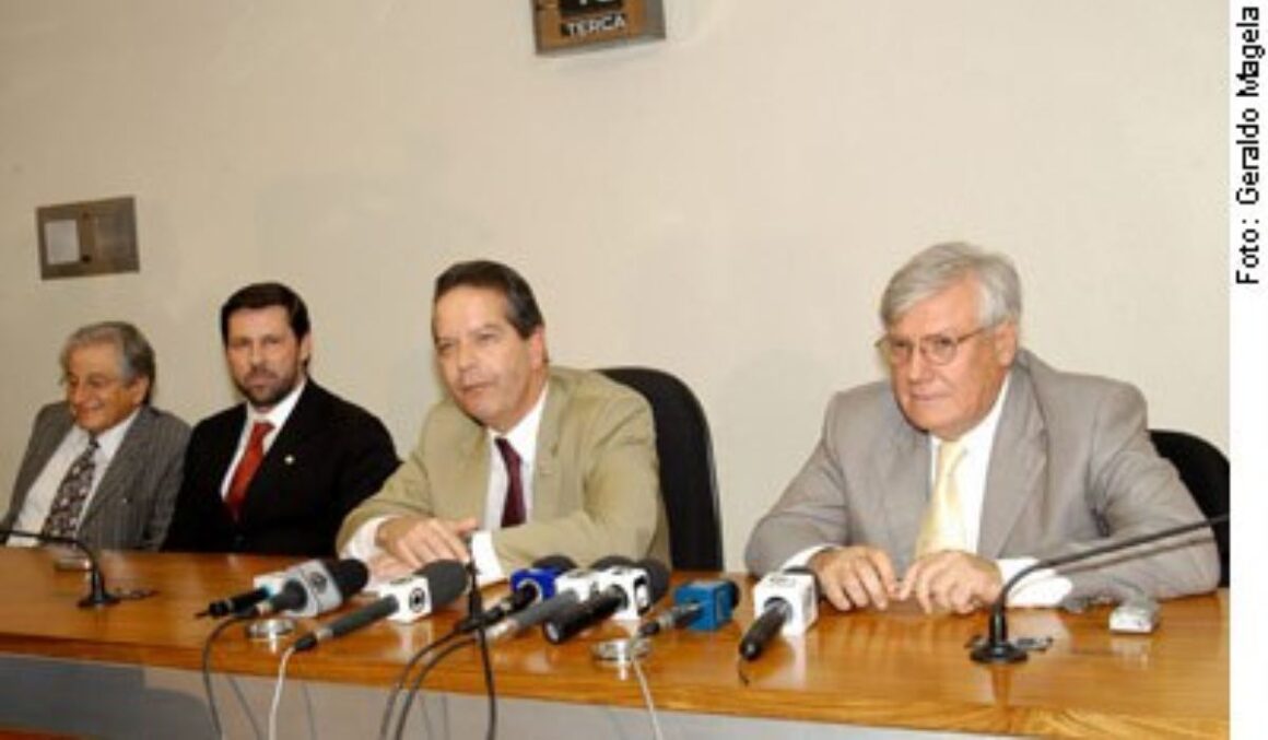 CPI dos Sanguessugas divulga lista de 57 parlamentares investigados