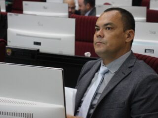 APROVADO: PL do deputado Lu Ogawa garante atendimento psicossocial prioritário para mães de crianças com TEA