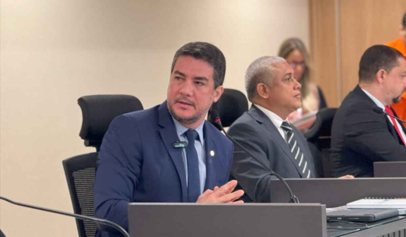 Neste momento, Ronie Silva promove debate sobre mineração sustentável e transição energética em audiência pública