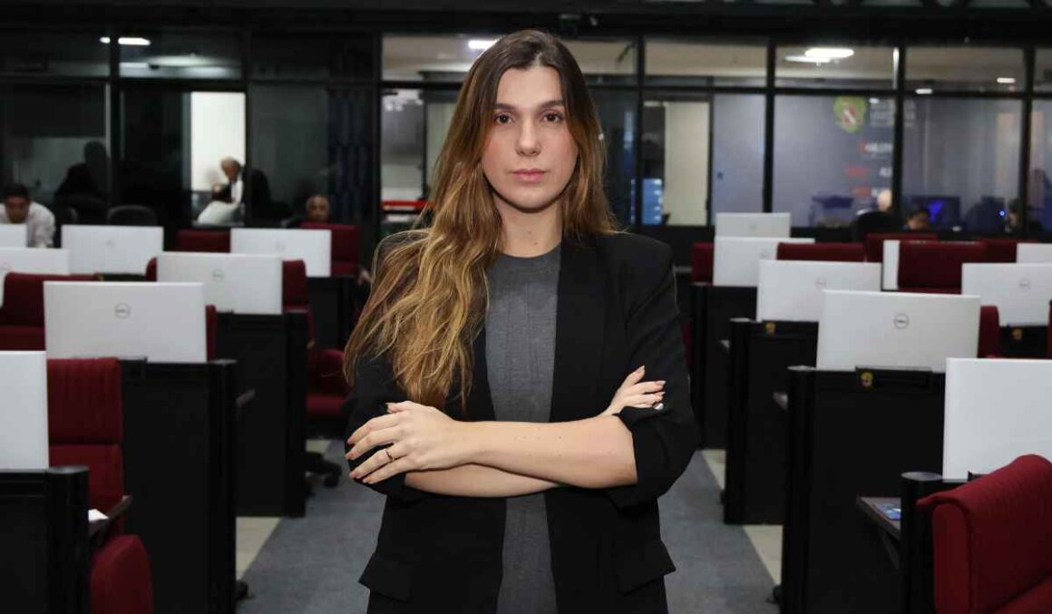 Deputada Paula Titan propõe projeto de lei para combater violência vicária no Pará