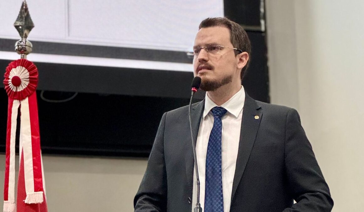 APROVADO: PL do deputado Dirceu Ten Caten propõe selo "Empresa Amiga da Juventude" para incentivar contratação de jovens no Pará