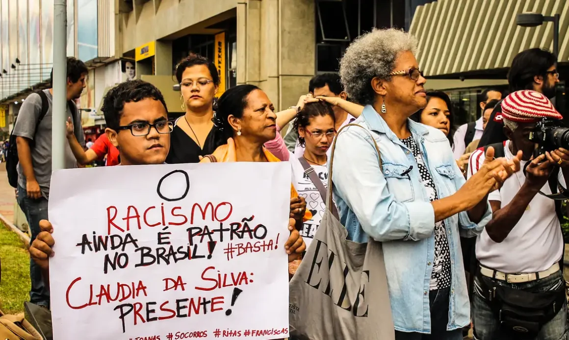 Racismo no Acesso à Educação no Brasil: Exemplos Históricos e Leis de Combate