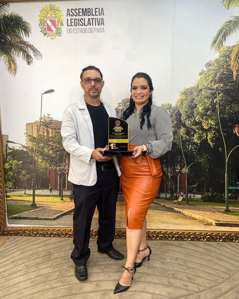 Advogada tributarista Paula Souza recebe o troféu 1ª Edição do Prêmio JusPará