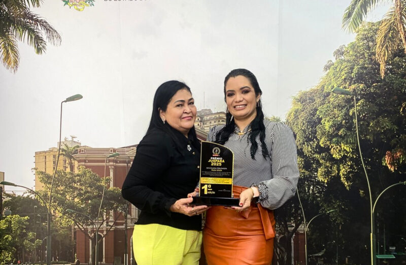 Advogada tributarista Paula Souza recebe o troféu 1ª Edição do Prêmio JusPará