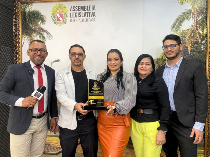 Advogada tributarista Paula Souza recebe o troféu 1ª Edição do Prêmio JusPará 