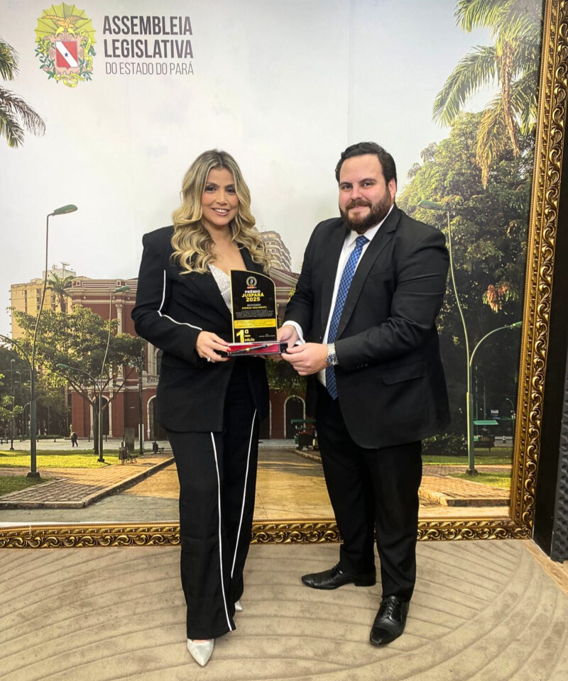Advogada Andreza Nascimento recebe o troféu 1ª Edição do Prêmio JusPará
