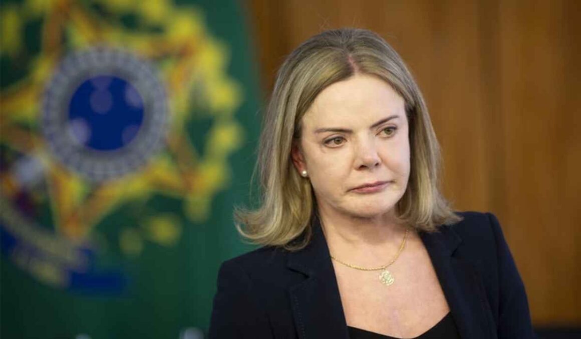 Gleisi diz que fim da escala 6x1 será prioridade do governo no Congresso