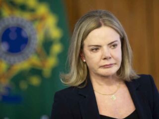 Gleisi diz que fim da escala 6x1 será prioridade do governo no Congresso